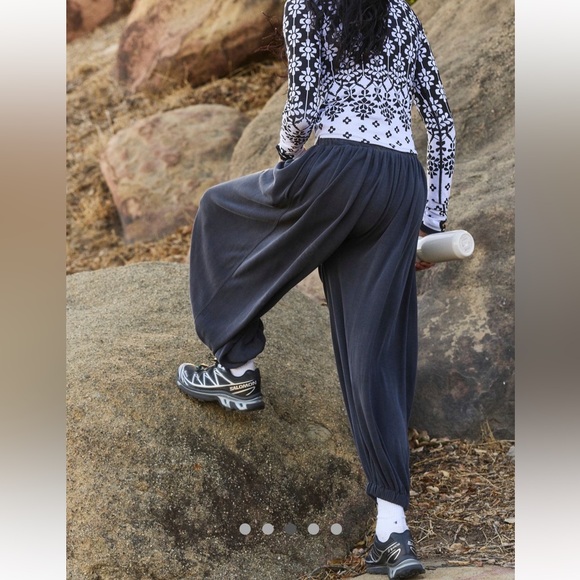 Free people movement, black momentum, balloons pants size XS - Picture 3 of 8
